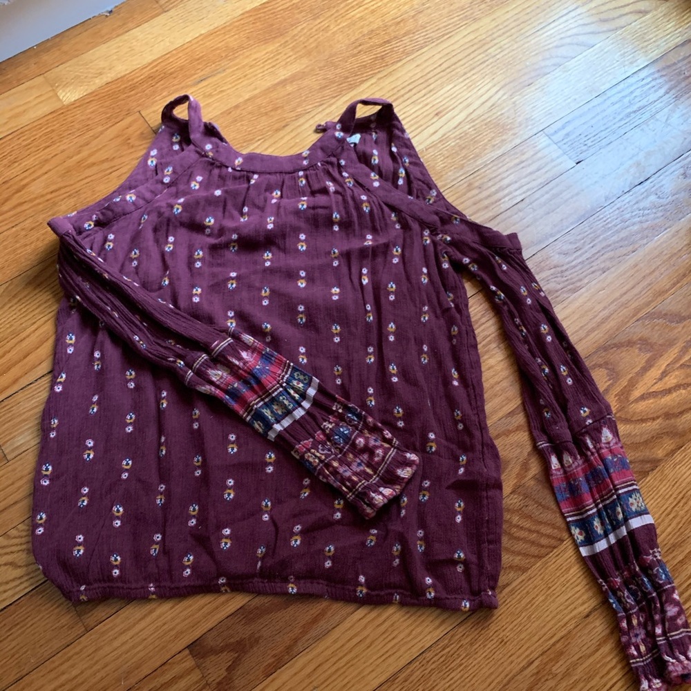Shoulder cut out long sleeve shirt